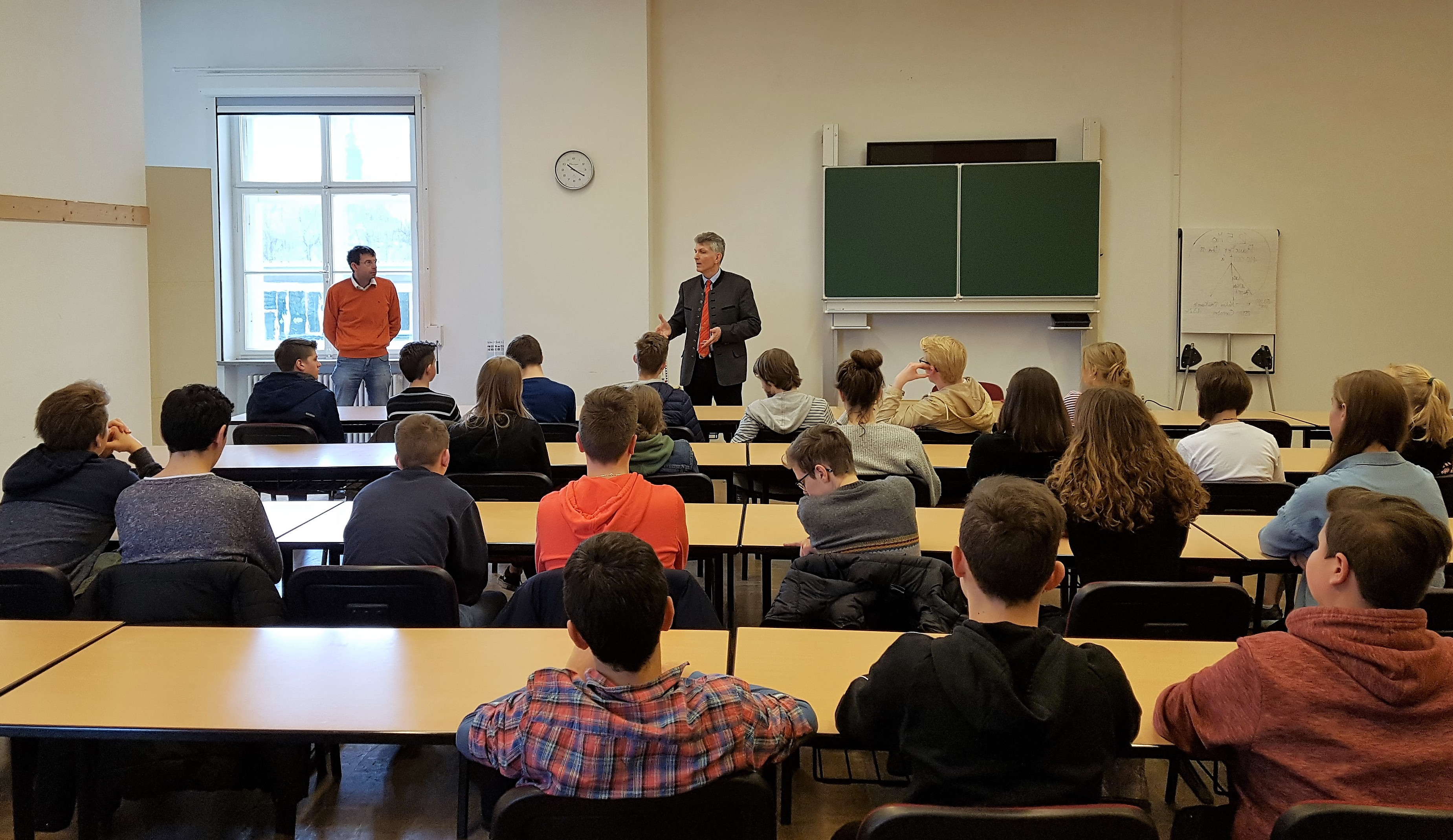 Landtagsabgeordneter Prof. Dr. Waschler am Auersperg Gymnasium Passau-Freudenhain