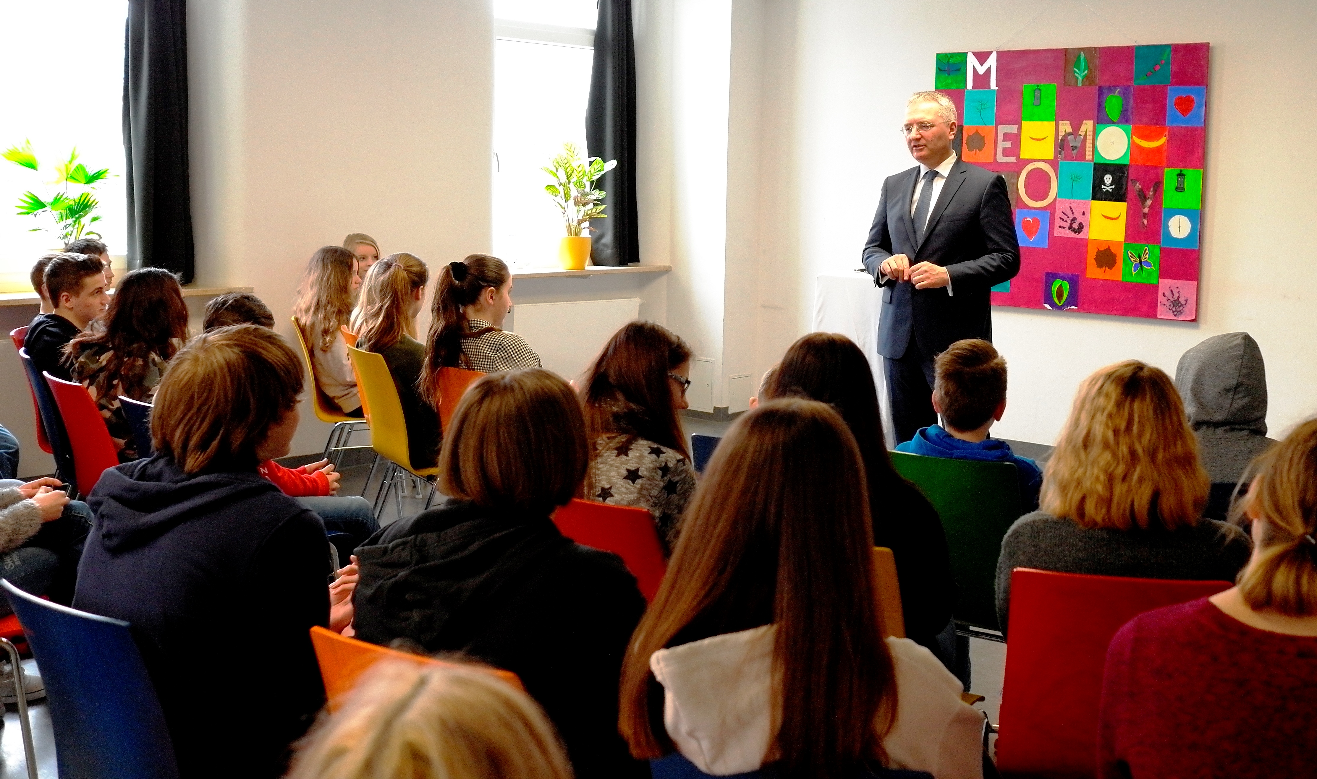 Unterrichtsstunde mit MdL Dr. Harald Schwartz an der Montessorischule Amberg